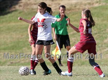 Thumbnail 1 in Maryville vs. Dobyns-Bennett (Bearden Invitational) photogallery.