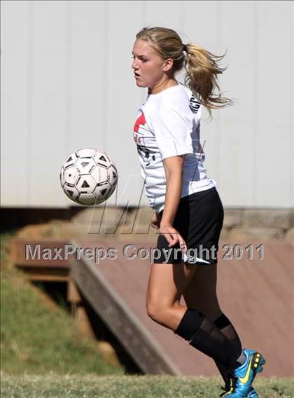 Thumbnail 3 in Maryville vs. Dobyns-Bennett (Bearden Invitational) photogallery.