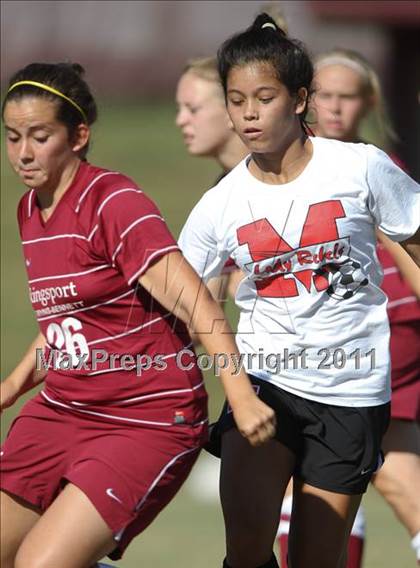 Thumbnail 3 in Maryville vs. Dobyns-Bennett (Bearden Invitational) photogallery.
