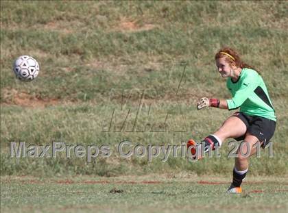 Thumbnail 3 in Maryville vs. Dobyns-Bennett (Bearden Invitational) photogallery.