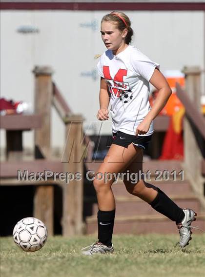Thumbnail 1 in Maryville vs. Dobyns-Bennett (Bearden Invitational) photogallery.