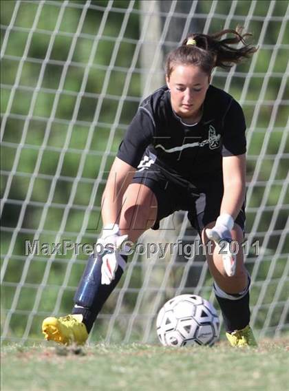 Thumbnail 2 in Maryville vs. Dobyns-Bennett (Bearden Invitational) photogallery.