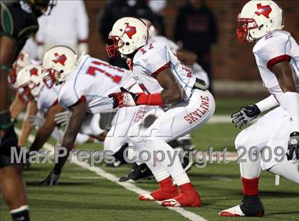 Thumbnail 1 in De Soto vs. Skyline (Texas 5A Region II Area Playoffs) photogallery.