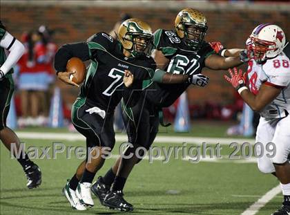 Thumbnail 2 in De Soto vs. Skyline (Texas 5A Region II Area Playoffs) photogallery.