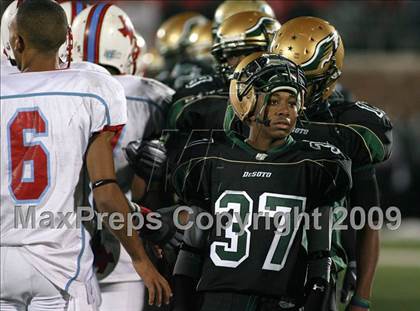 Thumbnail 1 in De Soto vs. Skyline (Texas 5A Region II Area Playoffs) photogallery.