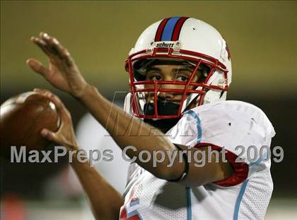 Thumbnail 3 in De Soto vs. Skyline (Texas 5A Region II Area Playoffs) photogallery.