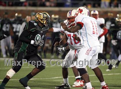 Thumbnail 2 in De Soto vs. Skyline (Texas 5A Region II Area Playoffs) photogallery.