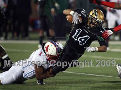 Thumbnail 1 in De Soto vs. Skyline (Texas 5A Region II Area Playoffs) photogallery.
