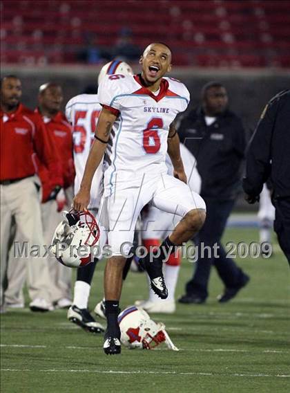 Thumbnail 2 in De Soto vs. Skyline (Texas 5A Region II Area Playoffs) photogallery.