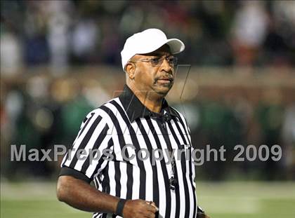 Thumbnail 3 in De Soto vs. Skyline (Texas 5A Region II Area Playoffs) photogallery.