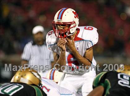 Thumbnail 1 in De Soto vs. Skyline (Texas 5A Region II Area Playoffs) photogallery.