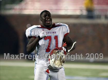 Thumbnail 3 in De Soto vs. Skyline (Texas 5A Region II Area Playoffs) photogallery.