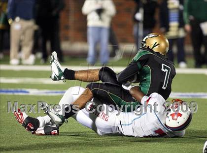 Thumbnail 3 in De Soto vs. Skyline (Texas 5A Region II Area Playoffs) photogallery.