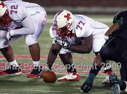Thumbnail 3 in De Soto vs. Skyline (Texas 5A Region II Area Playoffs) photogallery.