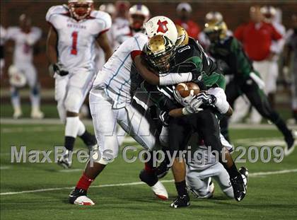 Thumbnail 1 in De Soto vs. Skyline (Texas 5A Region II Area Playoffs) photogallery.