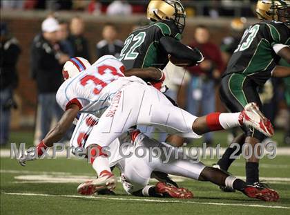 Thumbnail 3 in De Soto vs. Skyline (Texas 5A Region II Area Playoffs) photogallery.