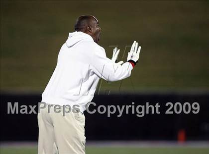 Thumbnail 1 in De Soto vs. Skyline (Texas 5A Region II Area Playoffs) photogallery.
