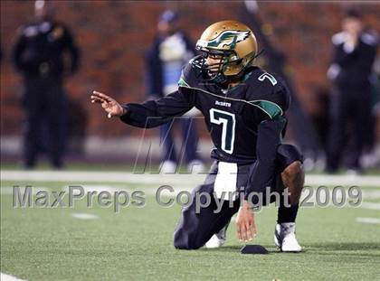 Thumbnail 3 in De Soto vs. Skyline (Texas 5A Region II Area Playoffs) photogallery.