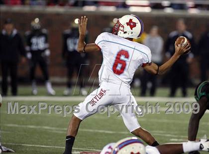 Thumbnail 3 in De Soto vs. Skyline (Texas 5A Region II Area Playoffs) photogallery.