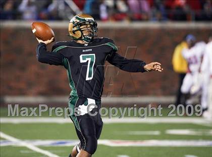 Thumbnail 3 in De Soto vs. Skyline (Texas 5A Region II Area Playoffs) photogallery.