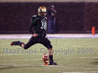 Thumbnail 1 in De Soto vs. Skyline (Texas 5A Region II Area Playoffs) photogallery.