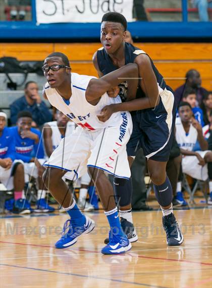 Thumbnail 3 in Arlington vs Bartlett photogallery.