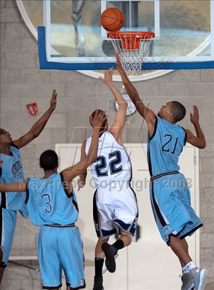 Thumbnail 2 in San Marcos vs. Hercules (MaxPreps Holiday Classic) photogallery.