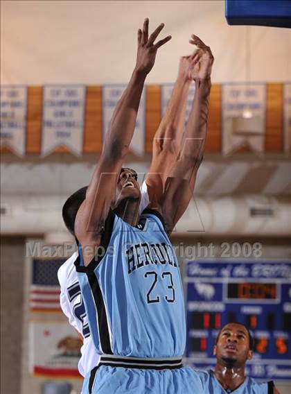 Thumbnail 2 in San Marcos vs. Hercules (MaxPreps Holiday Classic) photogallery.