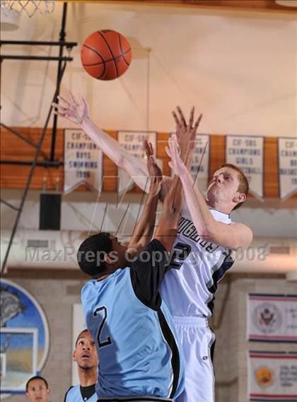 Thumbnail 2 in San Marcos vs. Hercules (MaxPreps Holiday Classic) photogallery.
