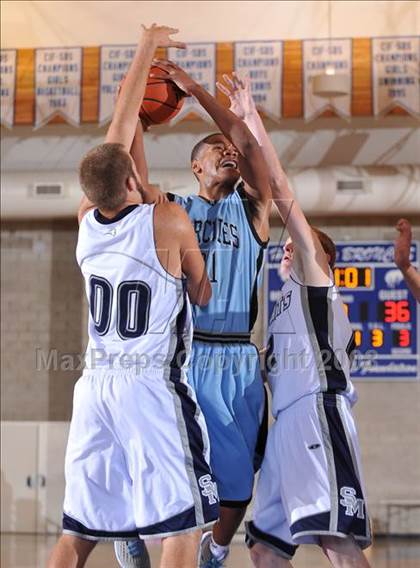 Thumbnail 3 in San Marcos vs. Hercules (MaxPreps Holiday Classic) photogallery.