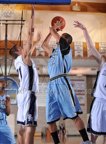 Thumbnail 3 in San Marcos vs. Hercules (MaxPreps Holiday Classic) photogallery.