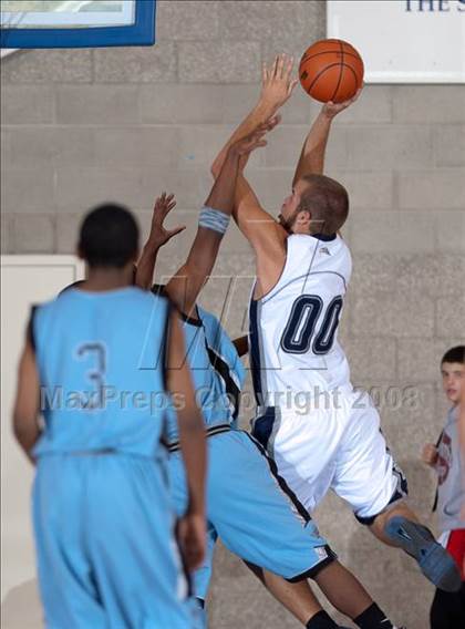 Thumbnail 3 in San Marcos vs. Hercules (MaxPreps Holiday Classic) photogallery.
