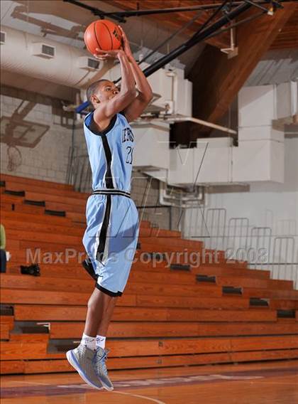 Thumbnail 2 in San Marcos vs. Hercules (MaxPreps Holiday Classic) photogallery.