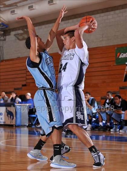 Thumbnail 2 in San Marcos vs. Hercules (MaxPreps Holiday Classic) photogallery.