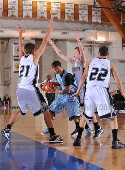 Thumbnail 3 in San Marcos vs. Hercules (MaxPreps Holiday Classic) photogallery.