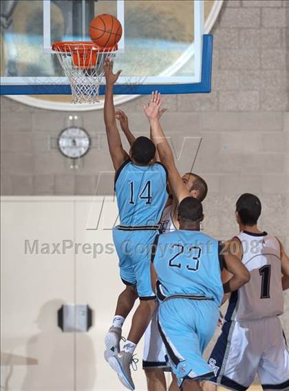 Thumbnail 3 in San Marcos vs. Hercules (MaxPreps Holiday Classic) photogallery.