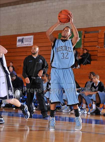 Thumbnail 3 in San Marcos vs. Hercules (MaxPreps Holiday Classic) photogallery.