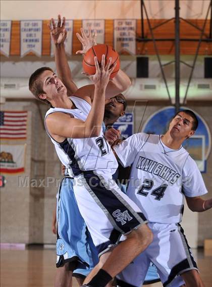 Thumbnail 2 in San Marcos vs. Hercules (MaxPreps Holiday Classic) photogallery.