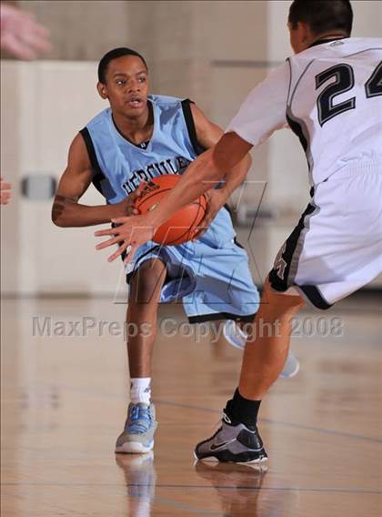 Thumbnail 3 in San Marcos vs. Hercules (MaxPreps Holiday Classic) photogallery.