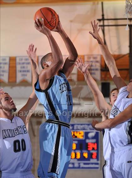 Thumbnail 3 in San Marcos vs. Hercules (MaxPreps Holiday Classic) photogallery.