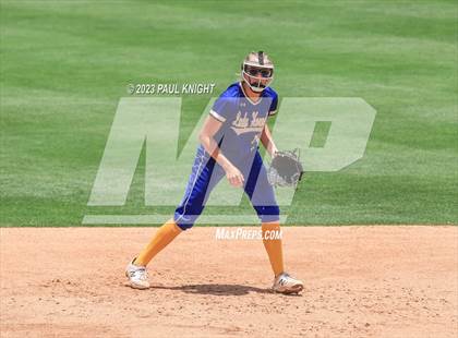 Thumbnail 2 in Hermleigh vs. Dodd City (UIL 1A Semifinal) photogallery.