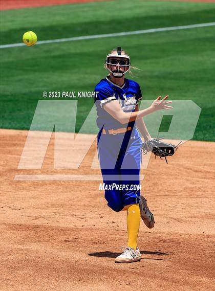 Thumbnail 3 in Hermleigh vs. Dodd City (UIL 1A Semifinal) photogallery.
