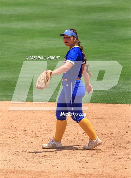 Thumbnail 3 in Hermleigh vs. Dodd City (UIL 1A Semifinal) photogallery.