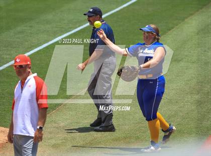 Thumbnail 2 in Hermleigh vs. Dodd City (UIL 1A Semifinal) photogallery.