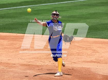 Thumbnail 2 in Hermleigh vs. Dodd City (UIL 1A Semifinal) photogallery.