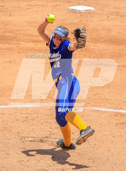 Thumbnail 1 in Hermleigh vs. Dodd City (UIL 1A Semifinal) photogallery.