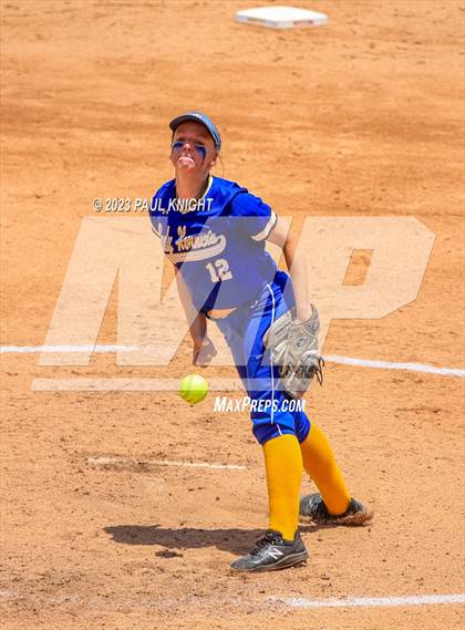Thumbnail 2 in Hermleigh vs. Dodd City (UIL 1A Semifinal) photogallery.