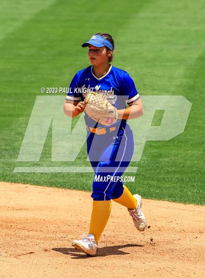 Thumbnail 2 in Hermleigh vs. Dodd City (UIL 1A Semifinal) photogallery.