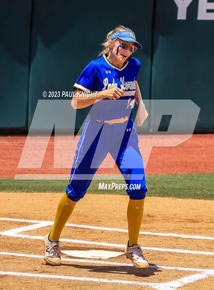 Thumbnail 3 in Hermleigh vs. Dodd City (UIL 1A Semifinal) photogallery.