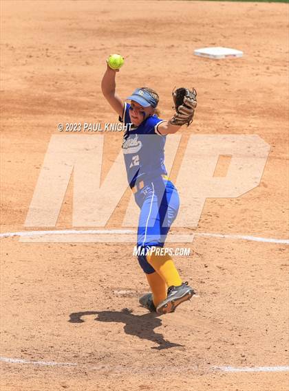 Thumbnail 3 in Hermleigh vs. Dodd City (UIL 1A Semifinal) photogallery.
